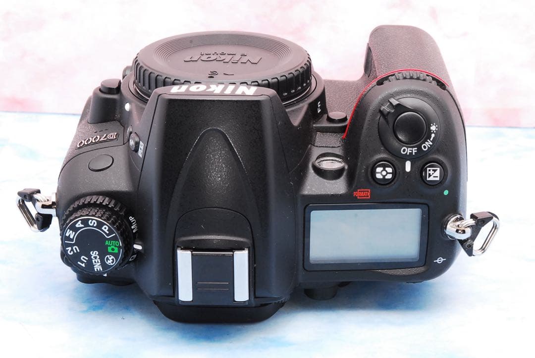 Nikon D7000☆一眼レフカメラ☆超望遠付Wレンズ☆バッグ付☆S数極少