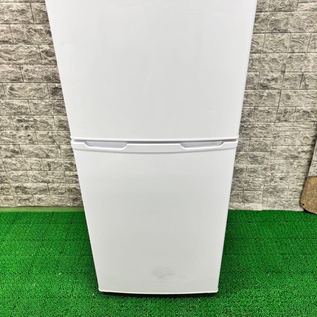 327 冷蔵庫　小型　一人暮らし　大人気　200L弱　洗濯機も有　格安　スリム