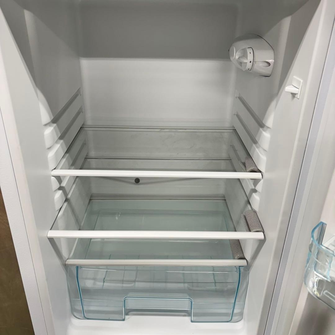 327 冷蔵庫　小型　一人暮らし　大人気　200L弱　洗濯機も有　格安　スリム