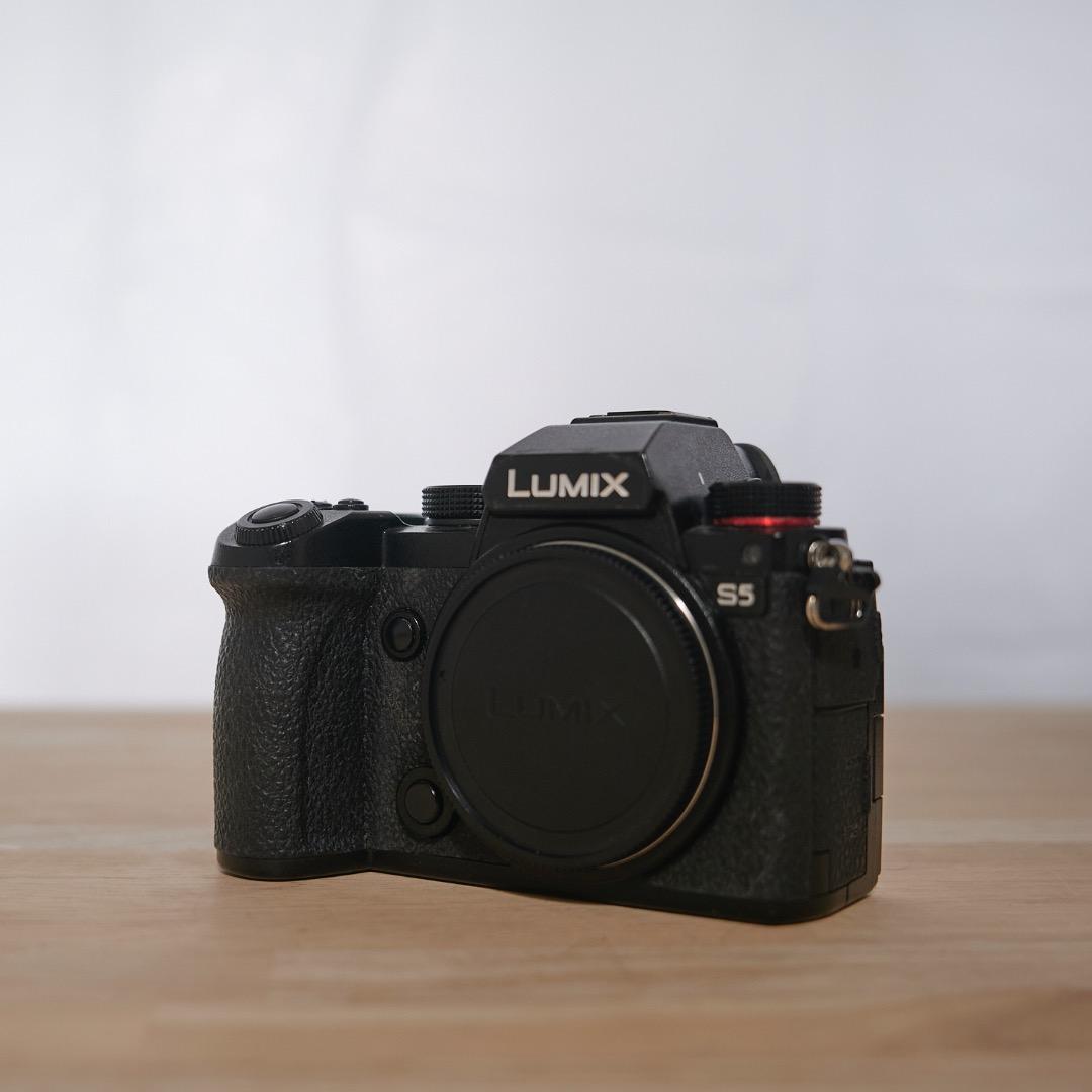 LUMIX S5 本体 【モニター破損しています】