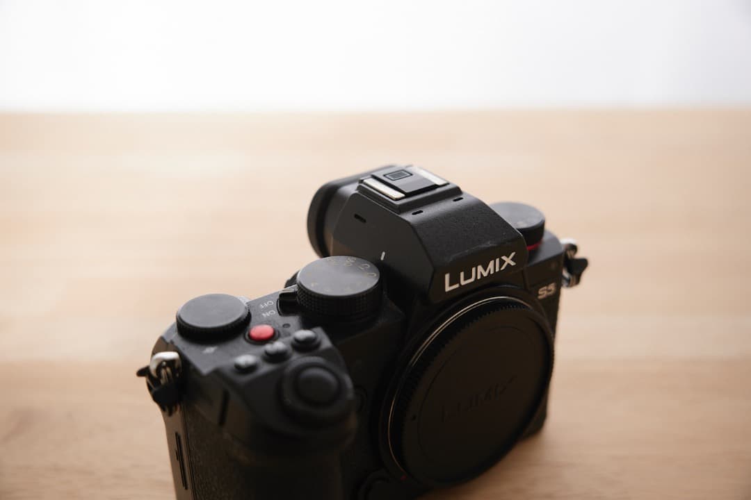 LUMIX S5 本体 【モニター破損しています】