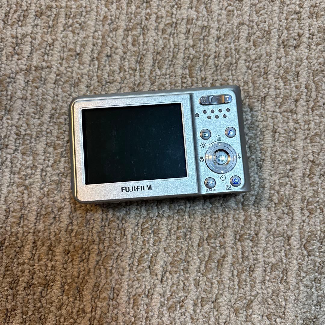 FUJIFILM FINEPIX シルバー デジタルカメラ　Ｆ31fd