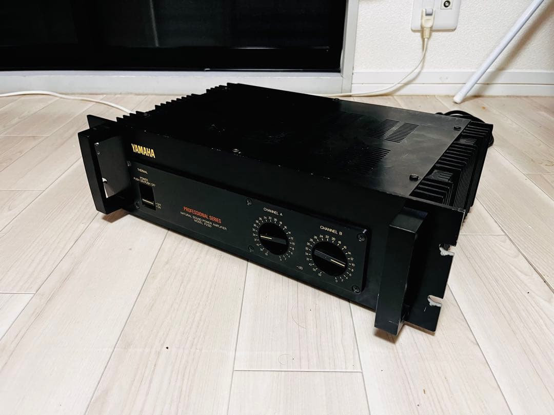 YAMAHA P2100パワーアンプ