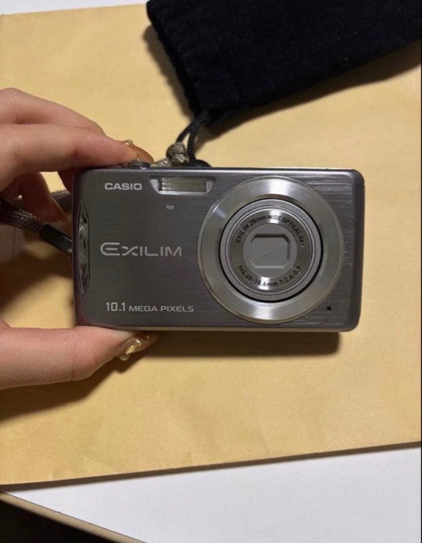 CASIO EXILIM 10.1メガピクセルデジタルカメラ