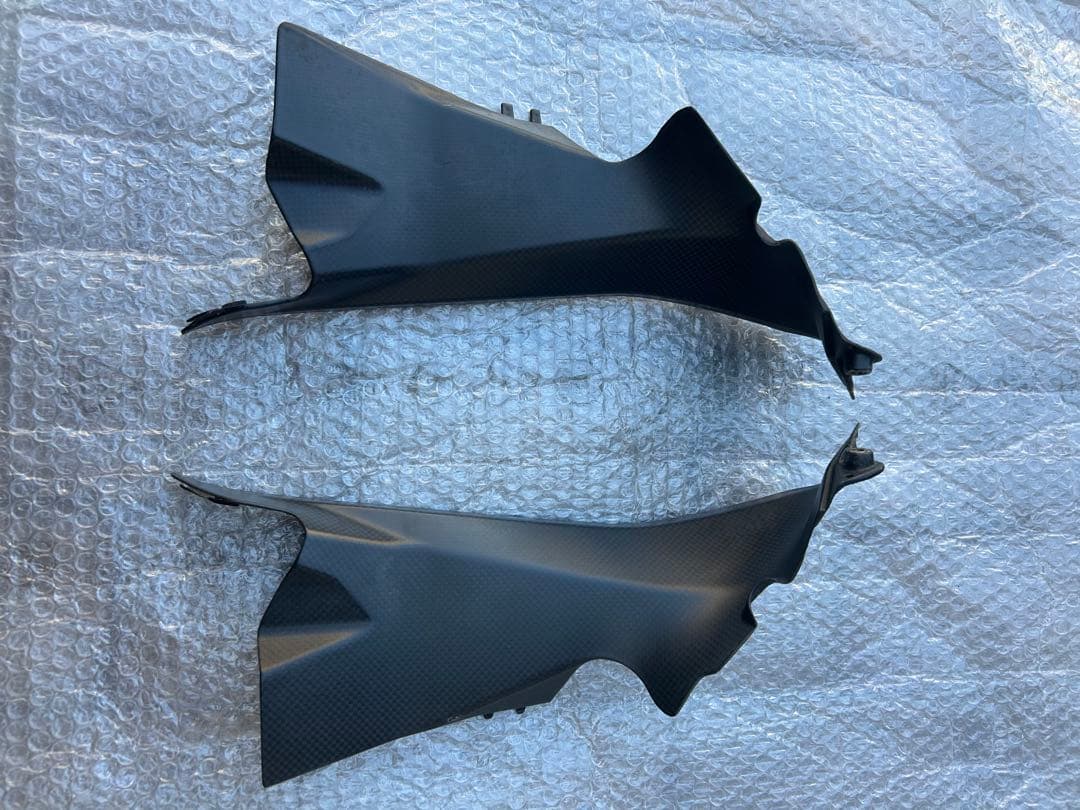 【ドゥカティパフォーマンス】カーボンエアダクトカバー【96900412A】