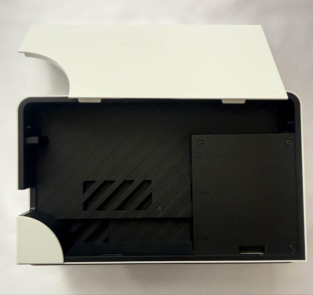 任天堂 Switch本体 有機ELモデルJoy-Con ハンドル 2個セット付き