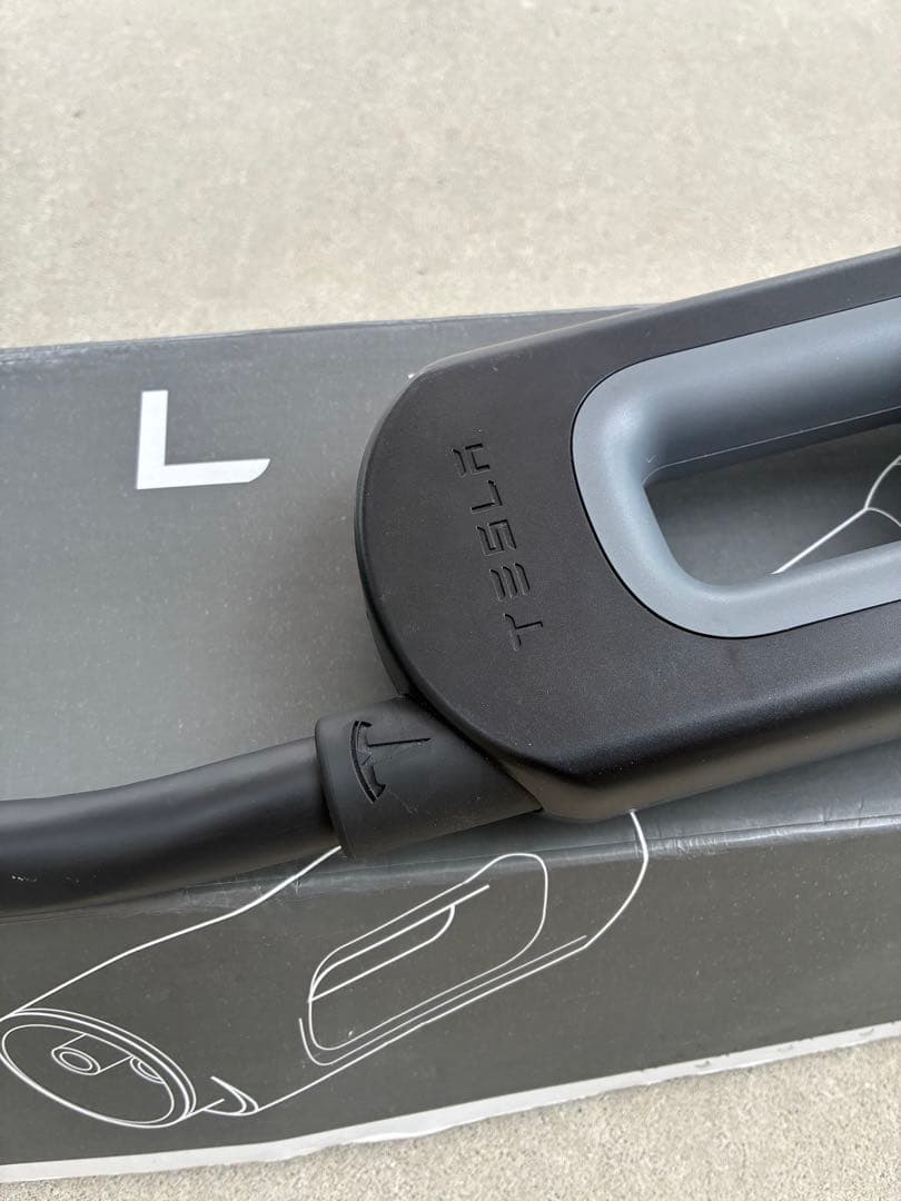 箱つき！テスラ チャデモアダプター　TESLA CHADEMO