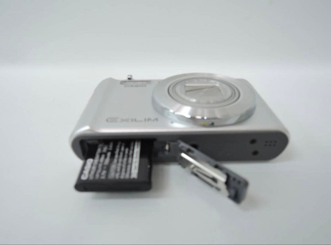 CASIO EXILIM コンパクトデジタルカメラ シルバー