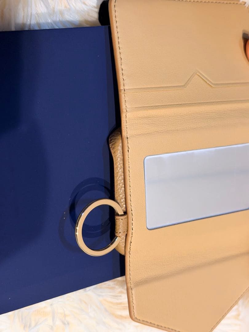 【新品未使用】本革 iPhone16pro ケース/しいちゃんさん/鈴木亜美さん