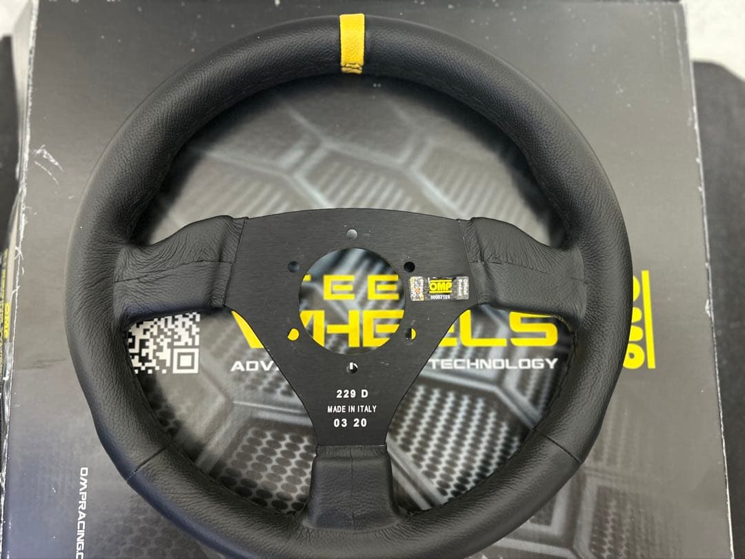 OMP ステアリング 300㎜ トレッチェント 新品ホーンボタン付