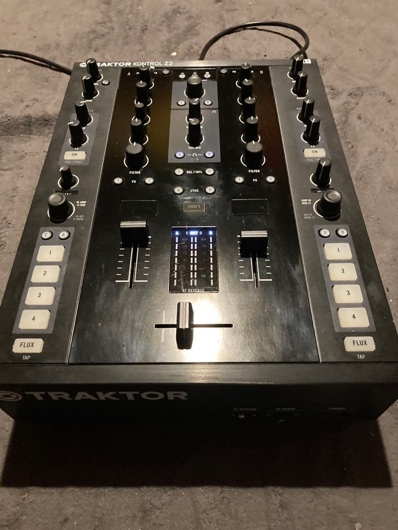 TRAKTOR KONTROL Z2 DJミキサー