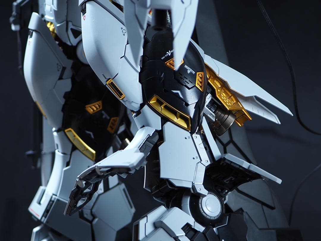 PG UNLEASHED 1/60 νガンダム　全塗装　完成品　LED組込