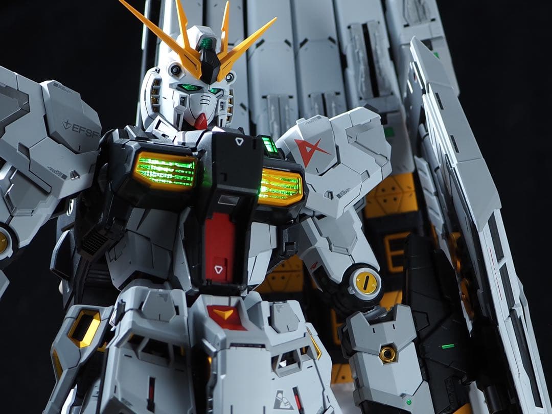 PG UNLEASHED 1/60 νガンダム　全塗装　完成品　LED組込