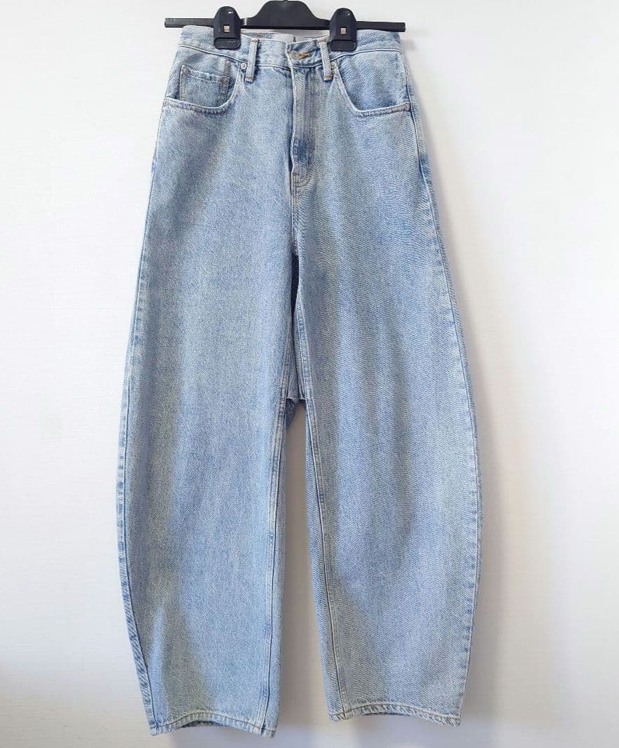 カレンソロジー　カーヴィデニムパンツ　36サイズ　ブルー