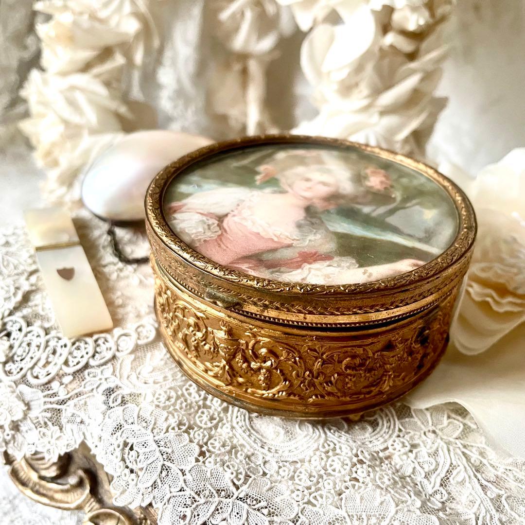 マドモアゼルの絵入りラウンド型ジュエリーボックス　フランスアンティーク