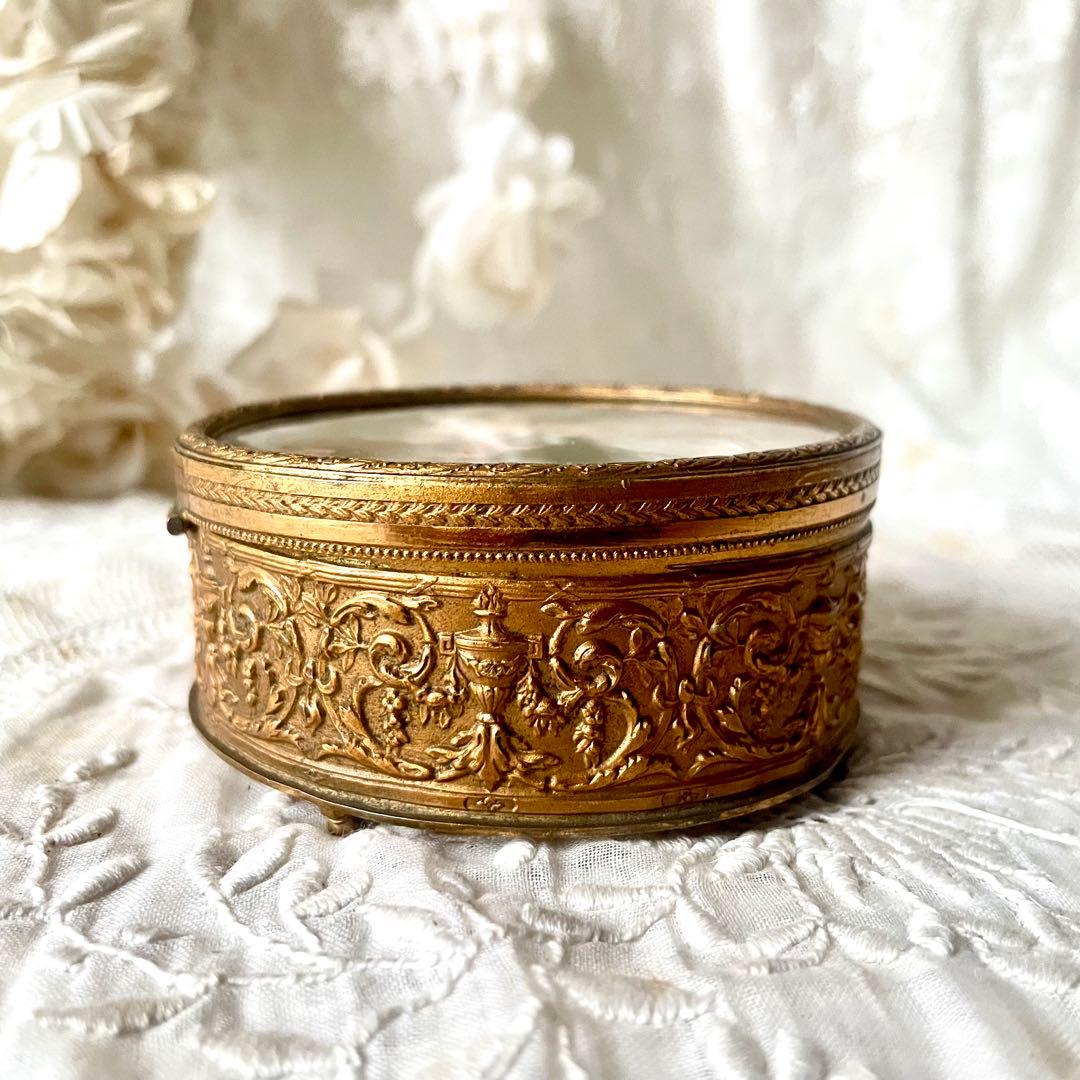 マドモアゼルの絵入りラウンド型ジュエリーボックス　フランスアンティーク