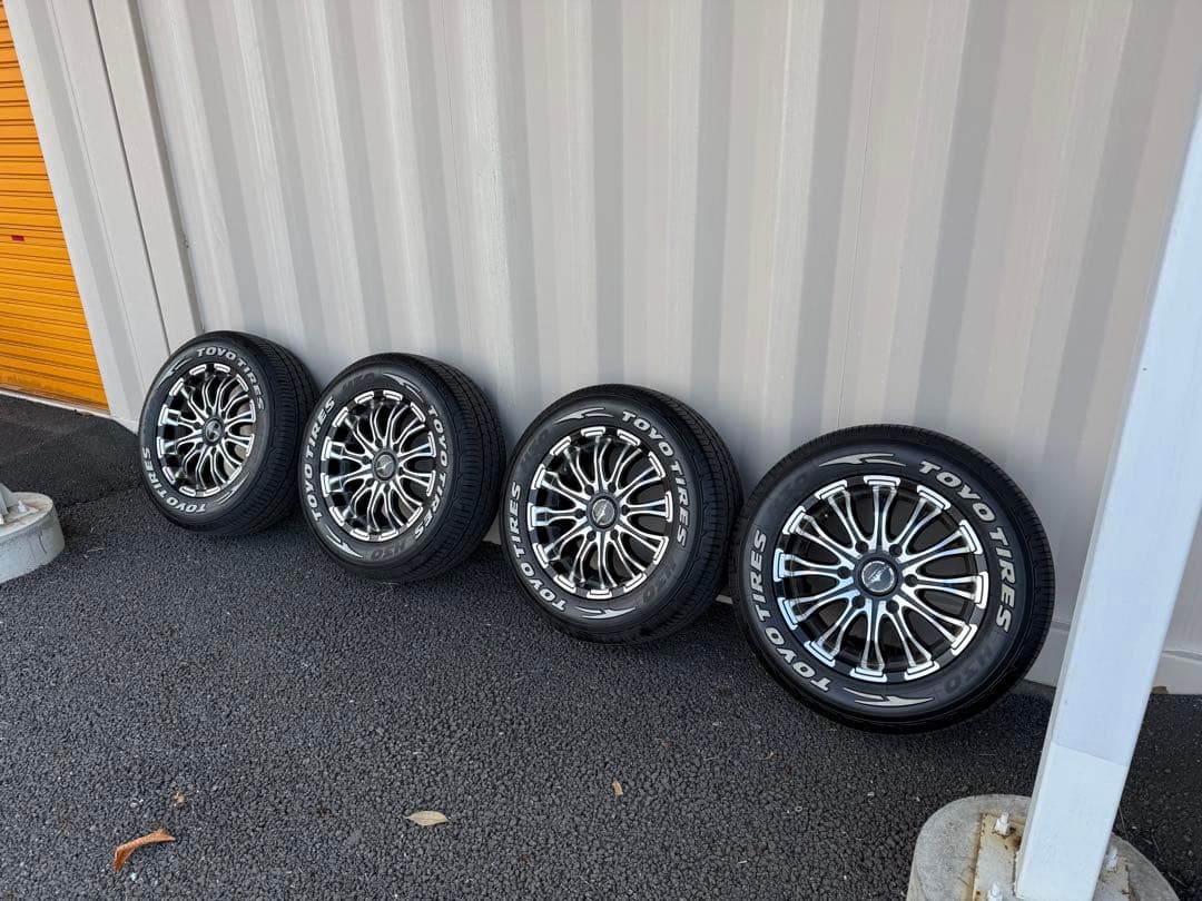 ハイエース200用バトルシップ16インチホワイトレタータイヤ付き