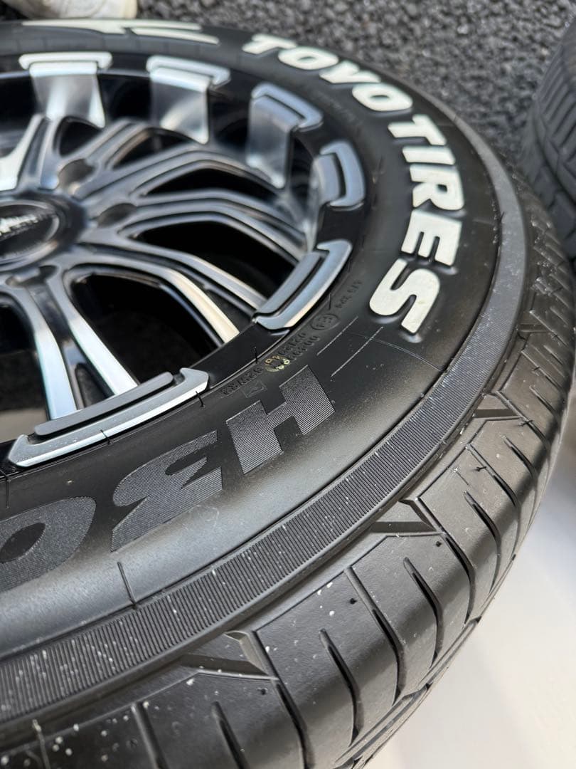 ハイエース200用バトルシップ16インチホワイトレタータイヤ付き