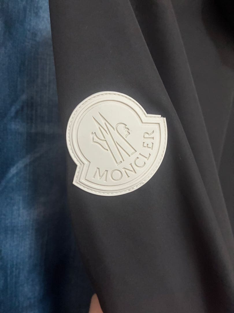 MONCLER フード付きナイロンジャケット ブラック