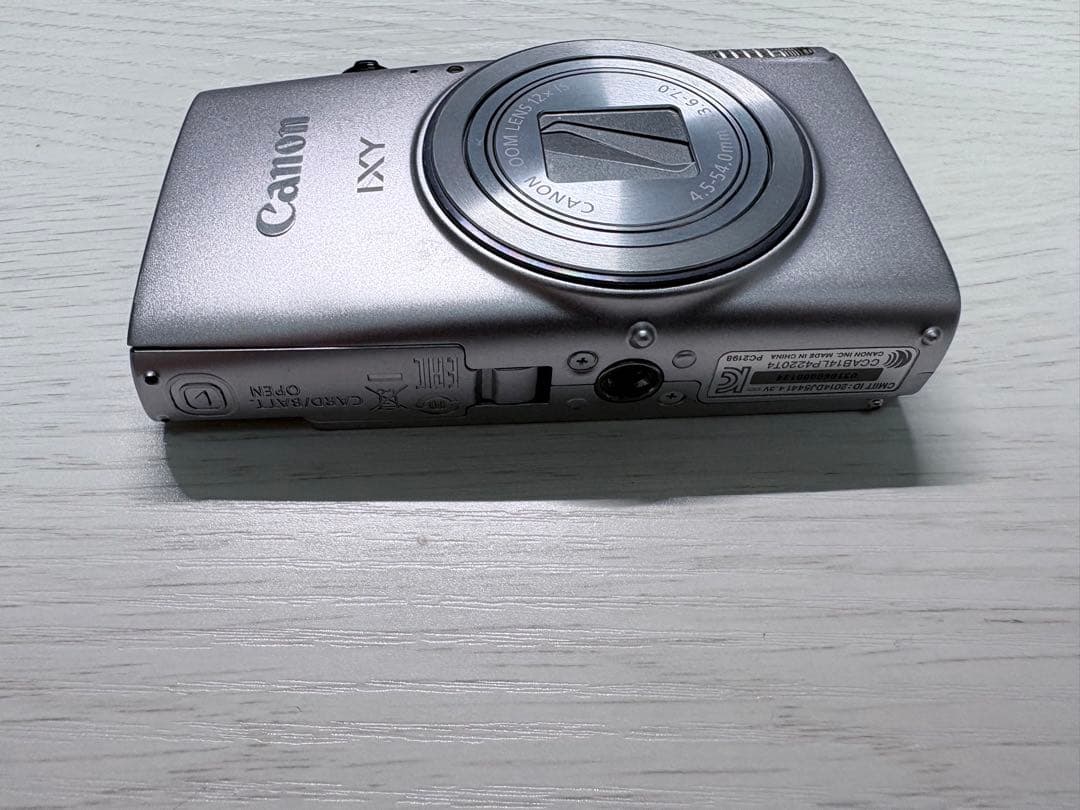 Canon デジタルカメラ　IXY640 シルバー