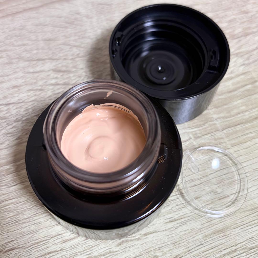 新品同様！カネボウ＊ライブリースキン ウェアII 240 Linen