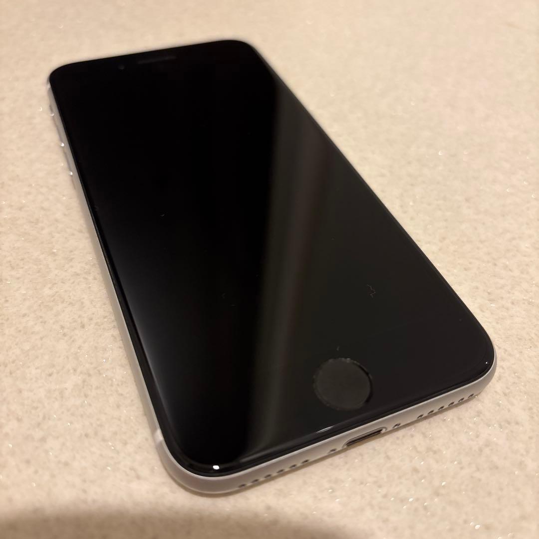 Apple iPhone SE 64GB SIMフリー　ホワイト 本体