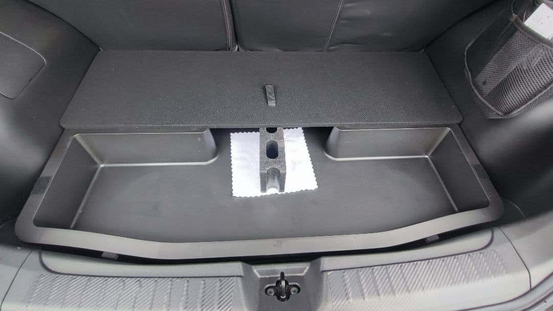 日産オーラ (FE13系) ラゲッジアンダーボックス