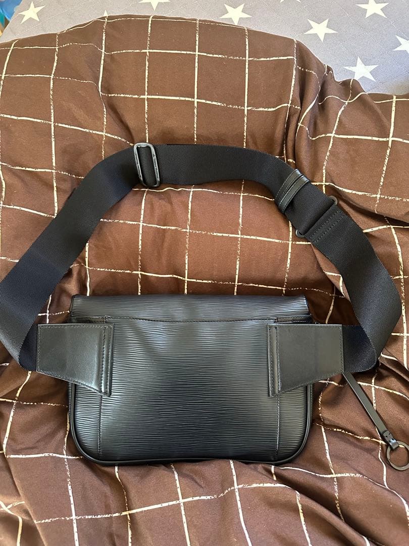 ブラックボディバッグ・ウエストポーチ