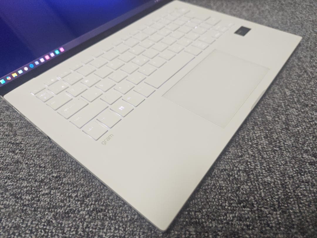 ★交渉成立済★ ほぼ新品 LG gram 最新CPU core ultra5