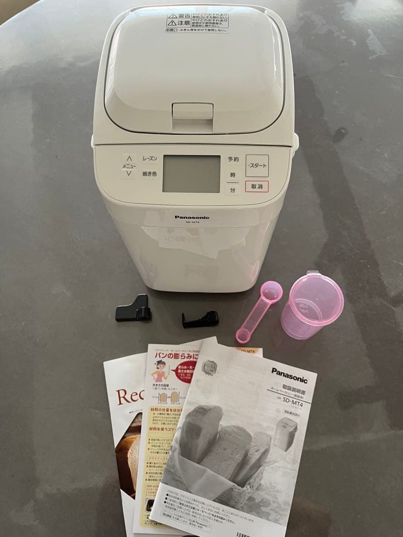 2024年製　Panasonic ホームベーカリー　SD-MT4
