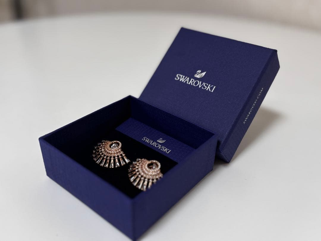 女優着用品✨️SWAROVSKI ピアス スパークリングダンスダイアルアップ