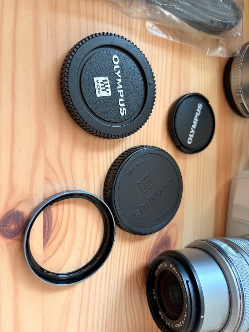 オリンパス OLYMPUS Pen Lite E-PL6 ミラーレス一眼　カメラ