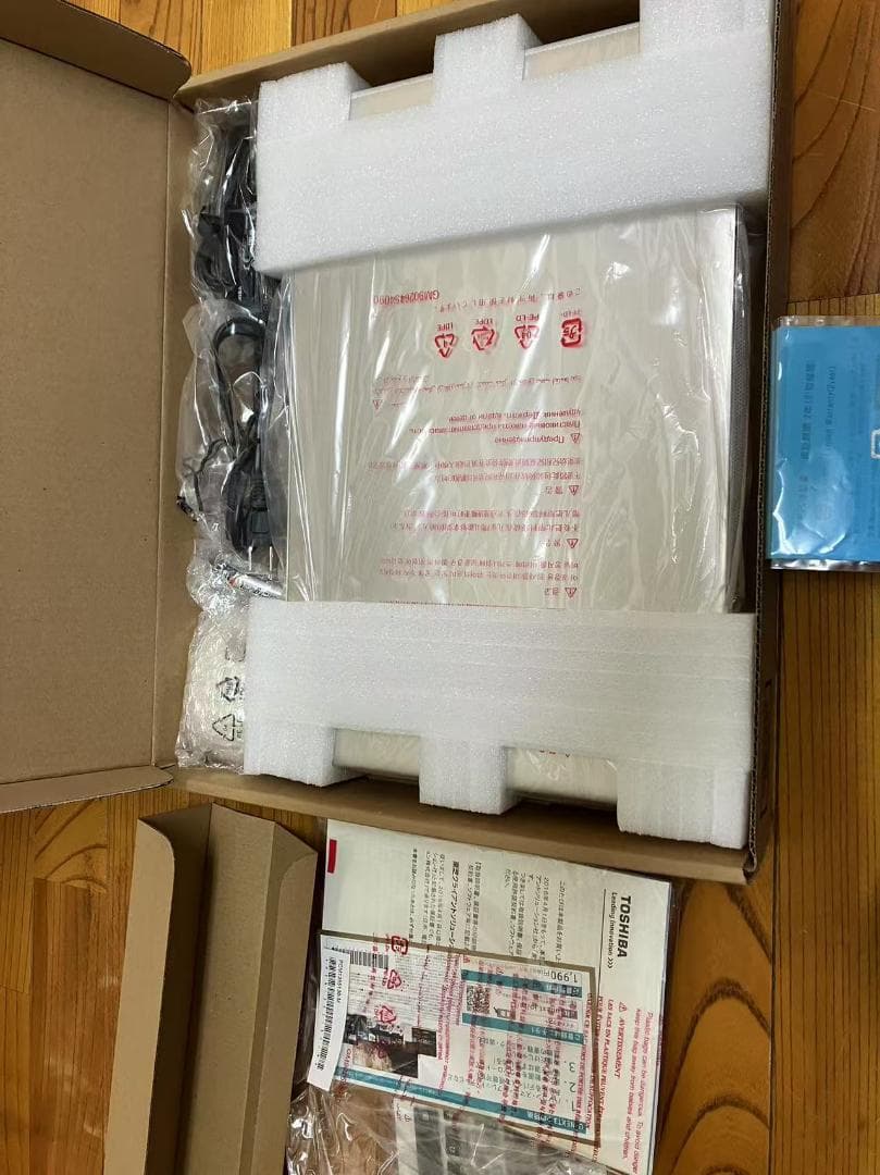 東芝 ノ−トパソコンPT55BGP-BJA2 (サテンゴールド) 展示 開梱品