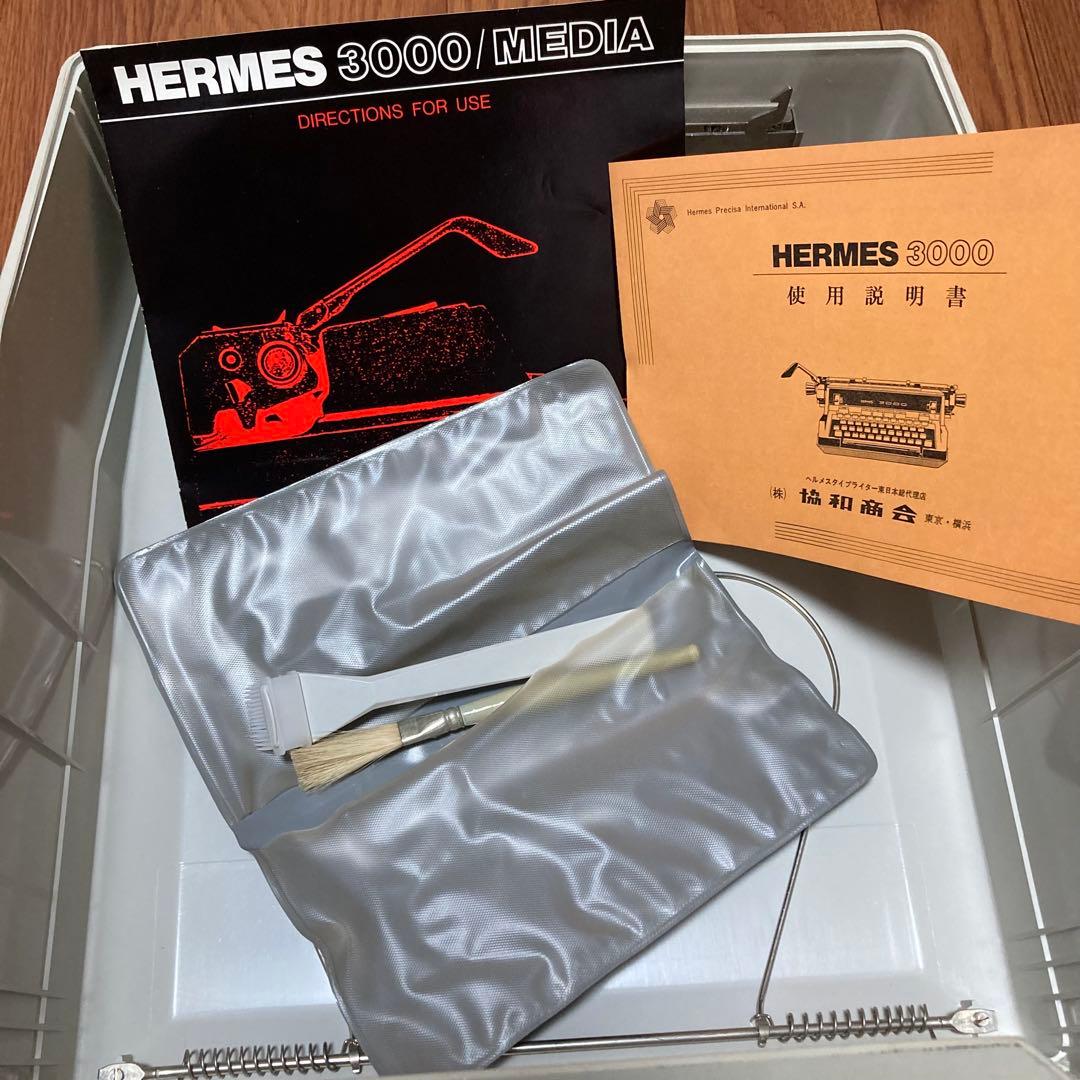 タイプライター　HERMES3000 ヘルメス　蚤の市　アンティーク