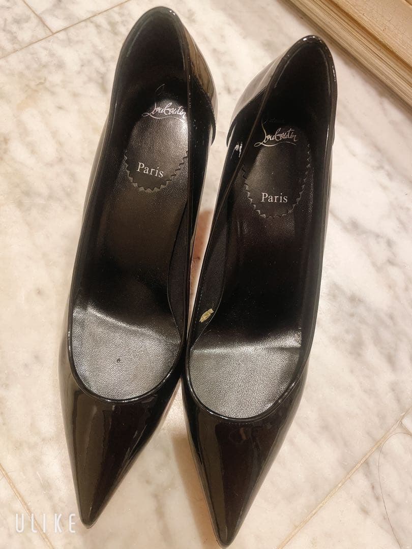 ルブタン黒エナメルヒール高島屋内のブティックにて購入