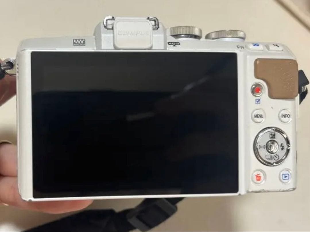 値下げ！OLIMPAS PEN Lite E-PL7 中古品　レンズLUMIX