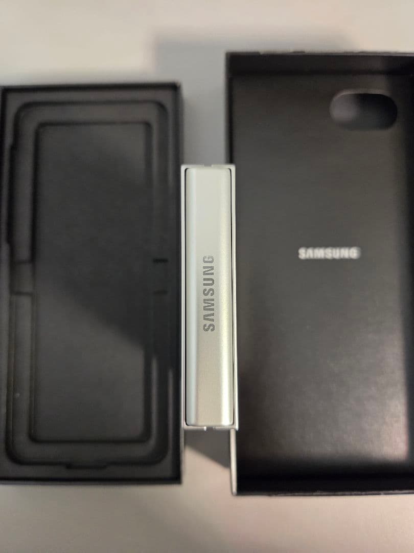 Samsung Galaxy Z Flip6 本体