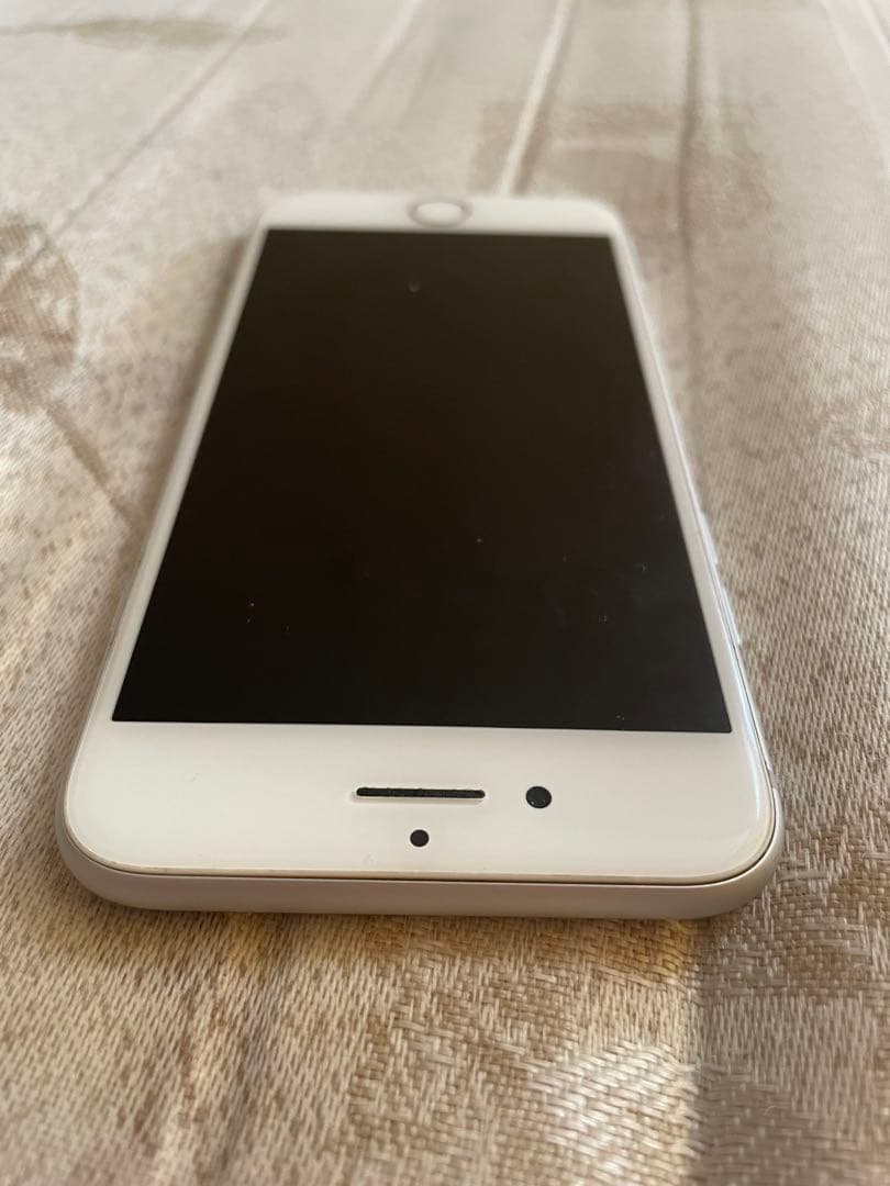 Apple iPhone 8 シルバー SIMフリー