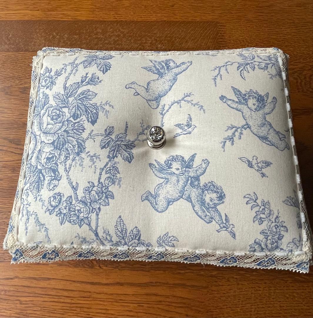 カルトナージュ裁縫箱(中) 天使と薔薇　小物達も可愛い‼️