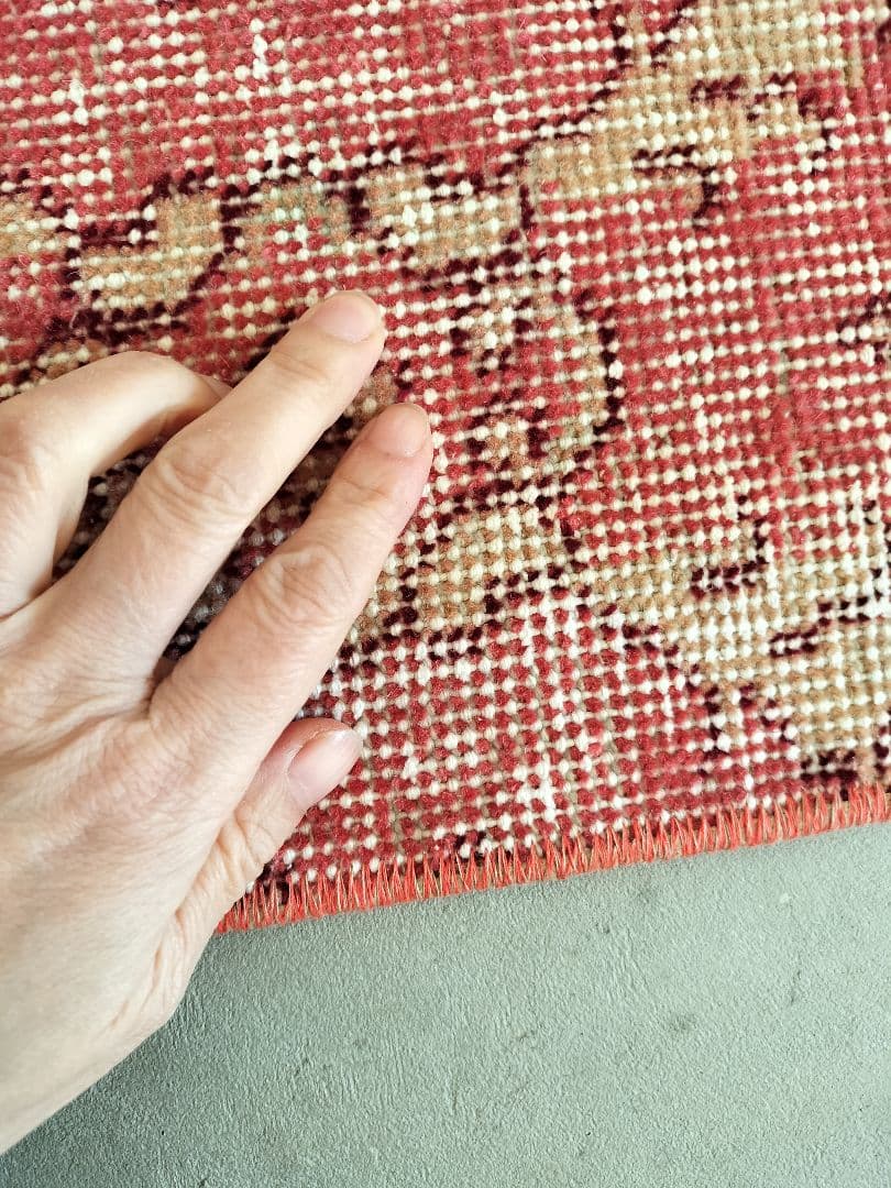 ローズピンクの紋章ラグ　ヴィンテージトルコラグNo.732