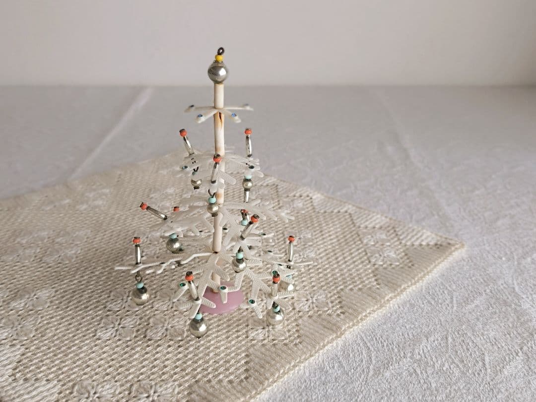 【まーちゃん さま】antique ✵* アンティークビーズの ホワイトツリー