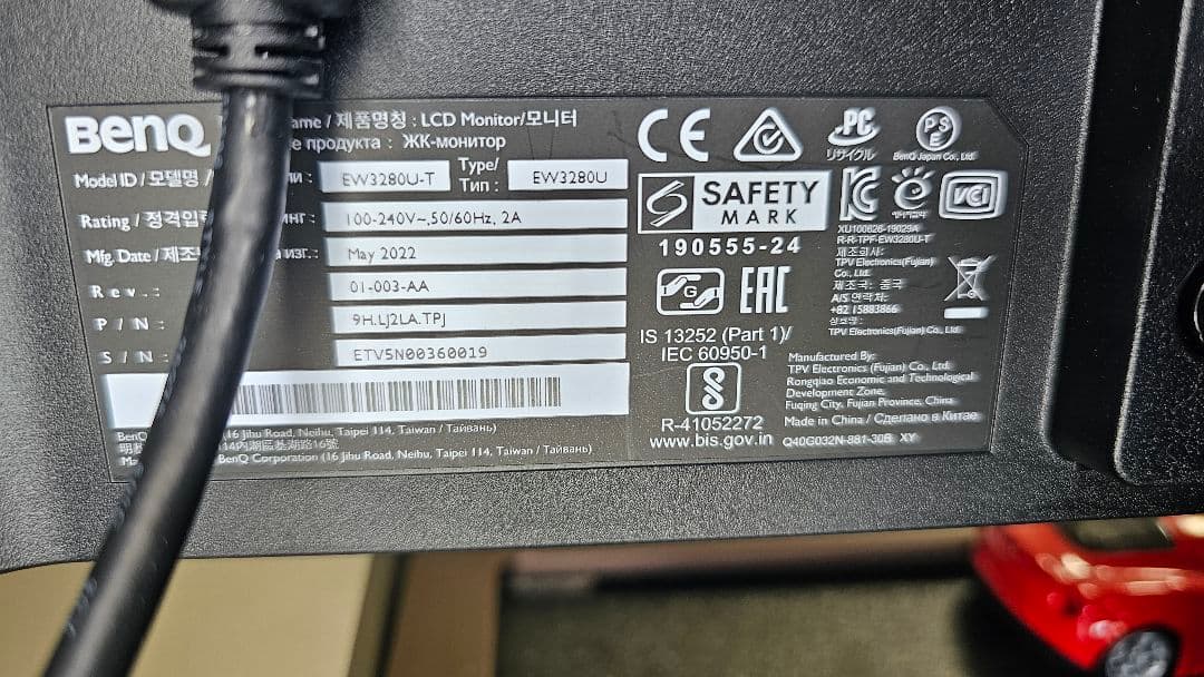 BenQ（EW3280U）32インチ 4K モニター本体 UHD スピーカー搭載