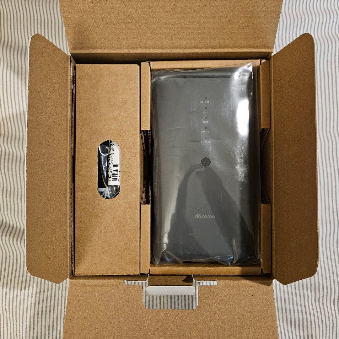 【新品未使用】docomo 5G(HR02) ダークグレー　ルーター