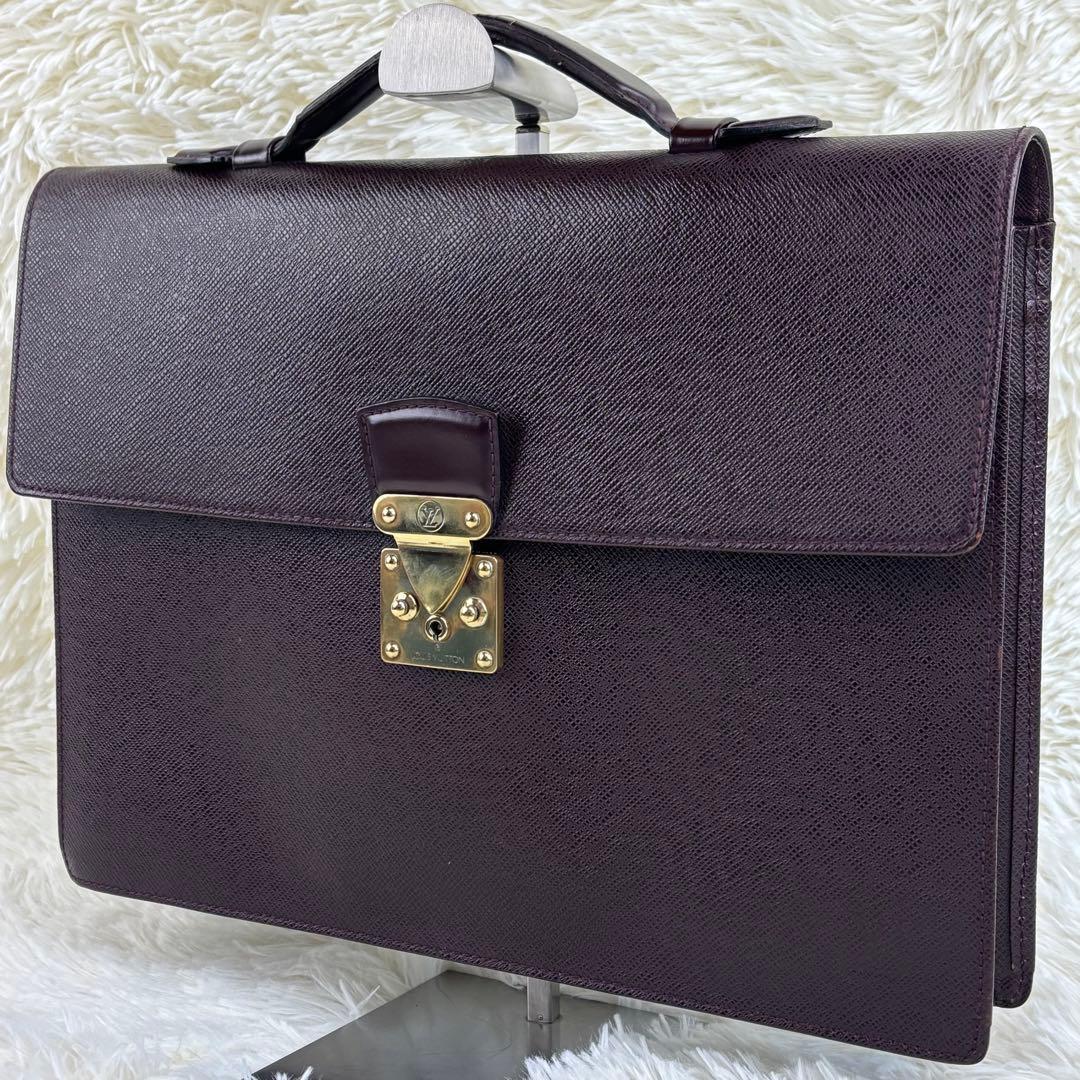 ルイヴィトン ブリーフケース タイガ セルヴィエットクラド ビジネスバッグ