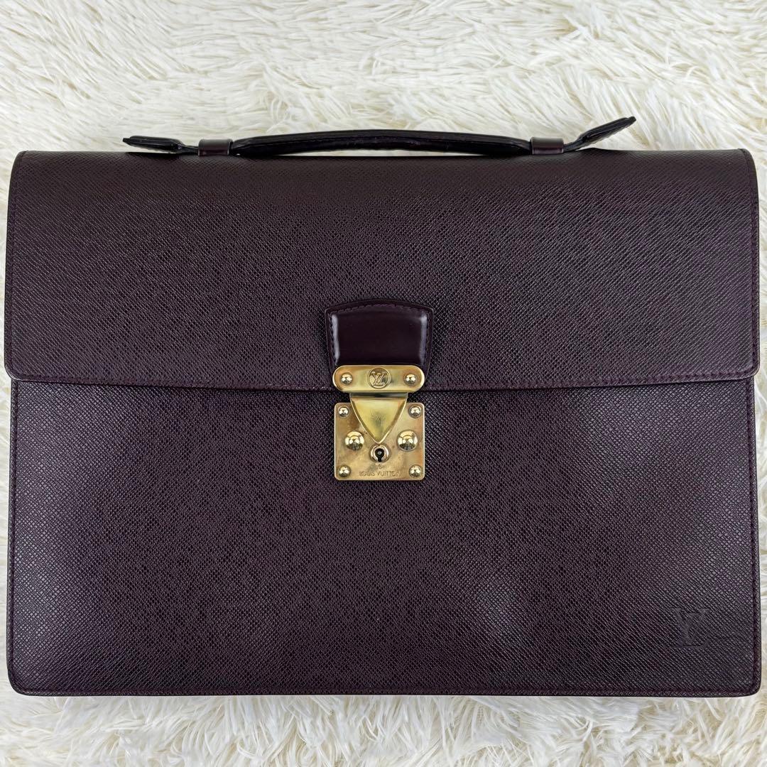 ルイヴィトン ブリーフケース タイガ セルヴィエットクラド ビジネスバッグ