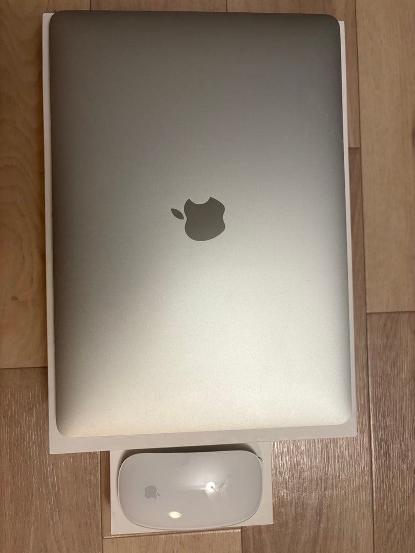 MacBook本体 MacBook Air M1 256GB + Magic Mouse