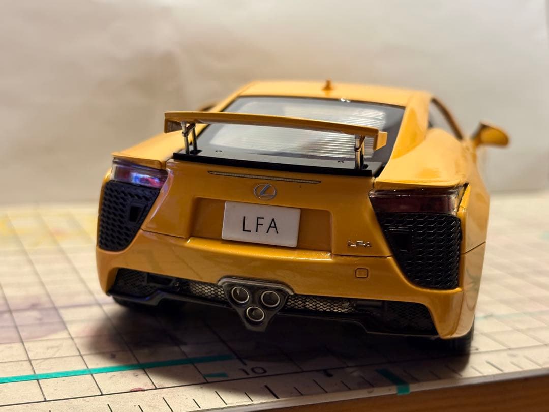 タミヤLexus LFA 1/24スケールモデル　イエローパールマイカ塗装完成品