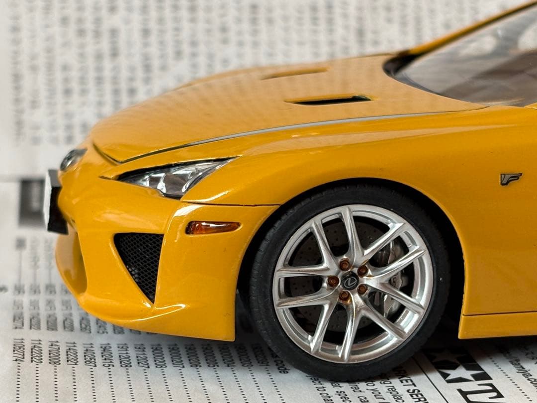 タミヤLexus LFA 1/24スケールモデル　イエローパールマイカ塗装完成品