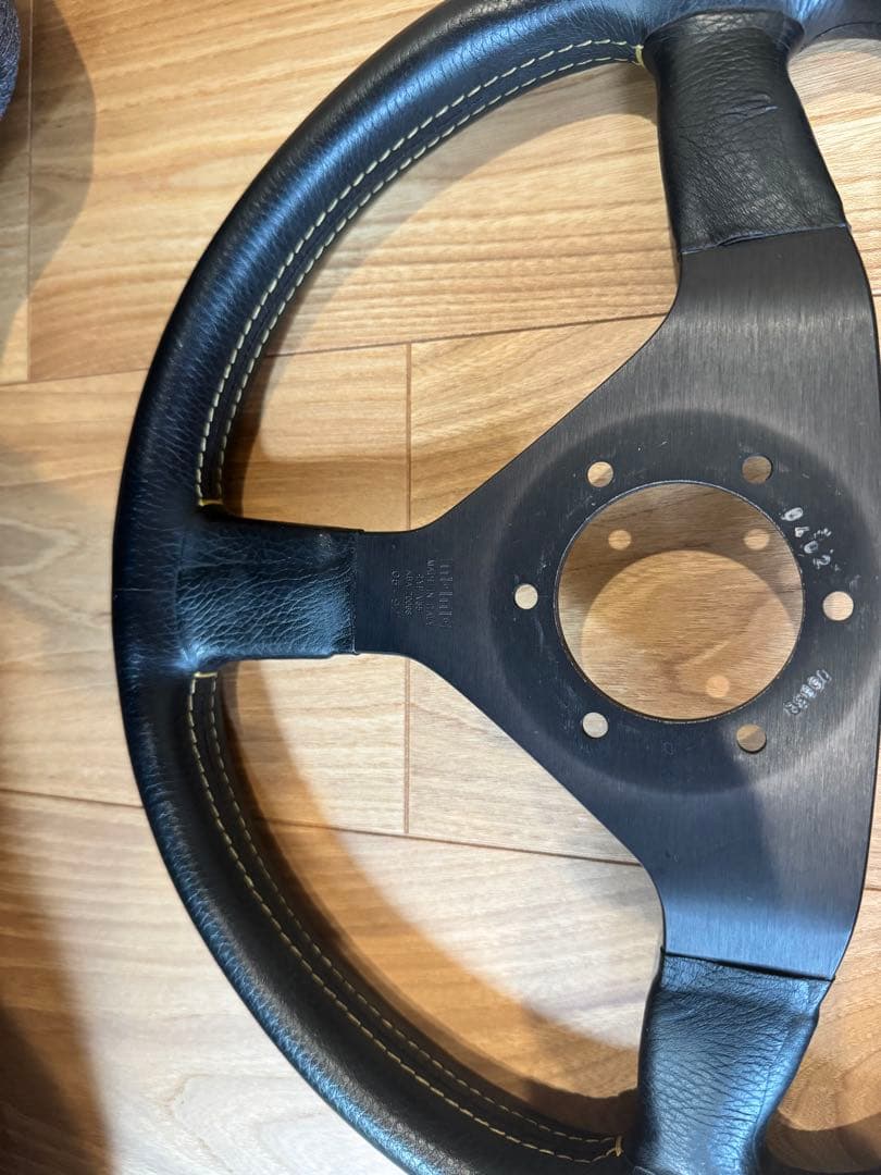 momo ステアリング 3スポーク ヴェローチェ　AE86