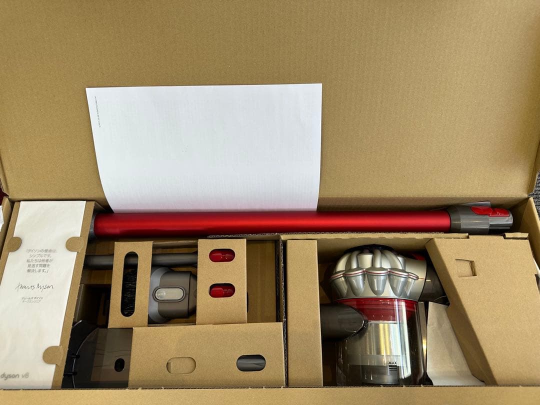新品、未使用‼️Dyson v8 スティッククリーナー本体 レッド